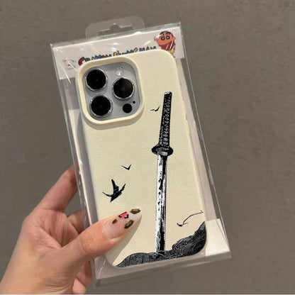 Coque iPhone Corbeau & Épée ⚔️ – Protection Antichoc Complète & Design Cartoon Unique