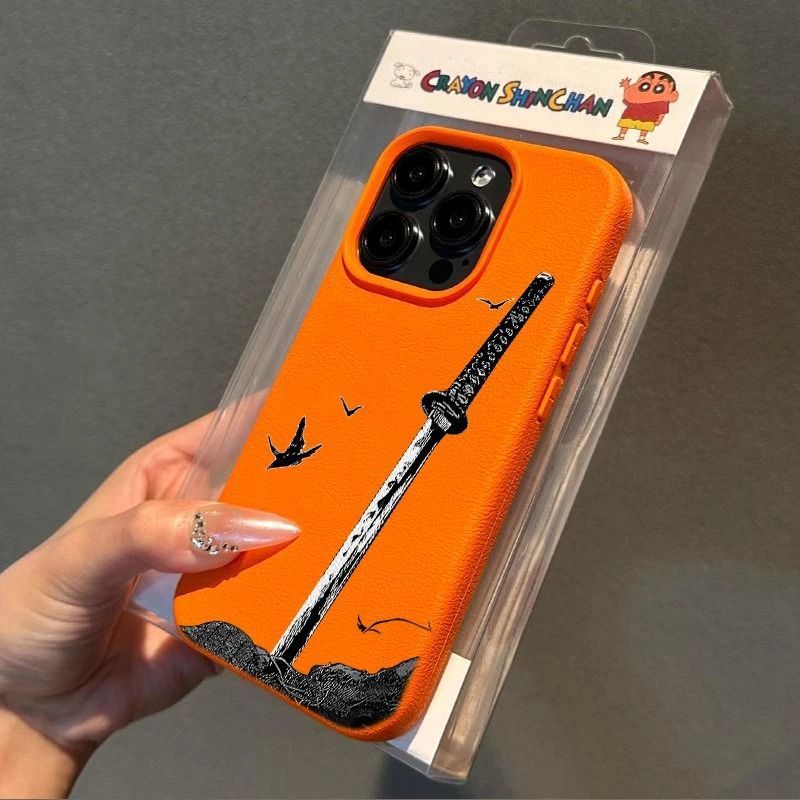 Coque iPhone Corbeau & Épée ⚔️ – Protection Antichoc Complète & Design Cartoon Unique