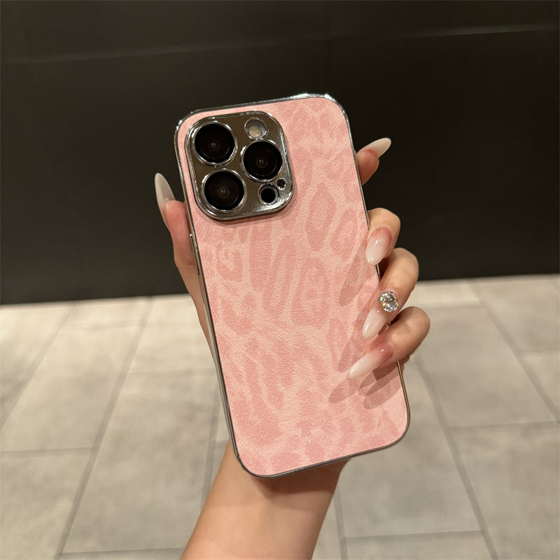 Coque iPhone Léopard Velours 🐆✨ – Effet Luxe & Protection Antichoc 2-en-1